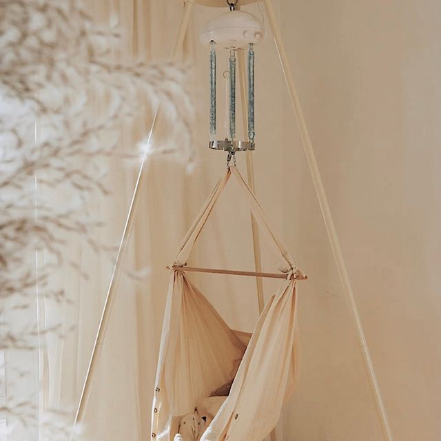 Soo schön sieht die Wunderwiege bei @mylenimi Zuhause aus! Darin schlummert die kleine Zoe ganz entspannt wie auf Wolke 7. 🥰✨☁💤 Vielen Dank für dieses Bild. 🤩  #federwiege #federwiegenmotor #wunderwiege #wuwi #wuwifamily #kinderzimmer #babyzimmer #kinderzimmereinrichtung #kinderzimmerdekoration #kidsinteriorlove #kidsinterior #babyroominspo #babyroom #kidsroomdecor #kidsroominspiration #baby2022 #schwanger2022 #schwanger2023 #baby2023 #schwangerschaft #schwanger #baldmama #wirwerdeneltern #babyessentials #babyerstausstattung #erstausstattung #babycare #babyinspo #babybett #babyausstattung